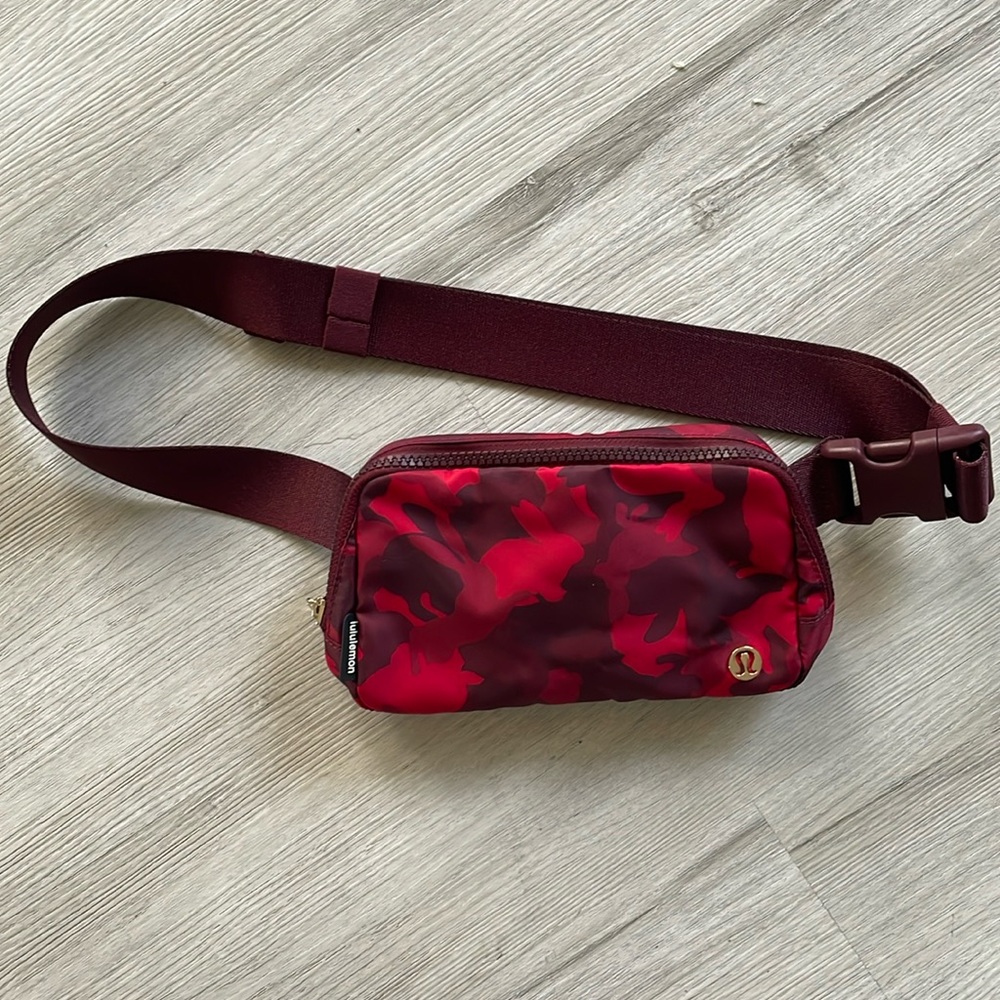 lululemon Everywhere Belt Bag Lunar New Year Special Edition!